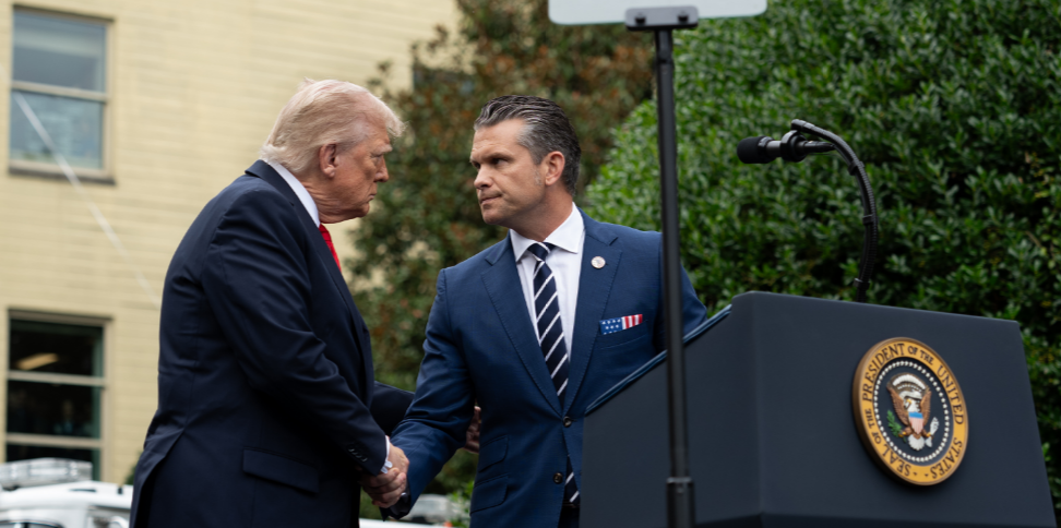 Трамп перекидає відповідальність за війну США проти Ірану на Гегсета 